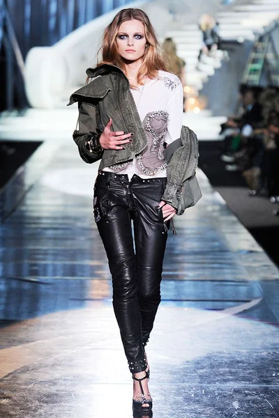 Look 32